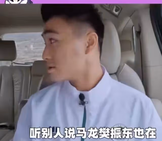 樊振東被賭王四太拉住合影,網友:真是「丈母娘屆的天花板