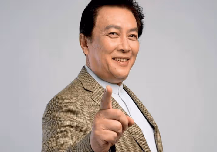 她是唐國強的老婆,長相樸素農村模樣,60歲早已身價上億