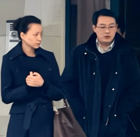 董卿兒子生父身份曝光,董卿一度哽咽流淚,網友:怪不得不公開