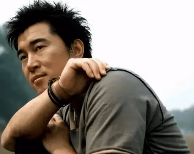 拋棄前妻後,又將現任老婆親手送進監獄,自甘墮落的他還想復出,觀眾接受嗎?