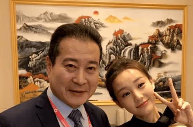 他是國家一級演員,娶同事女兒為妻生下雙胞胎,兒子比他還火