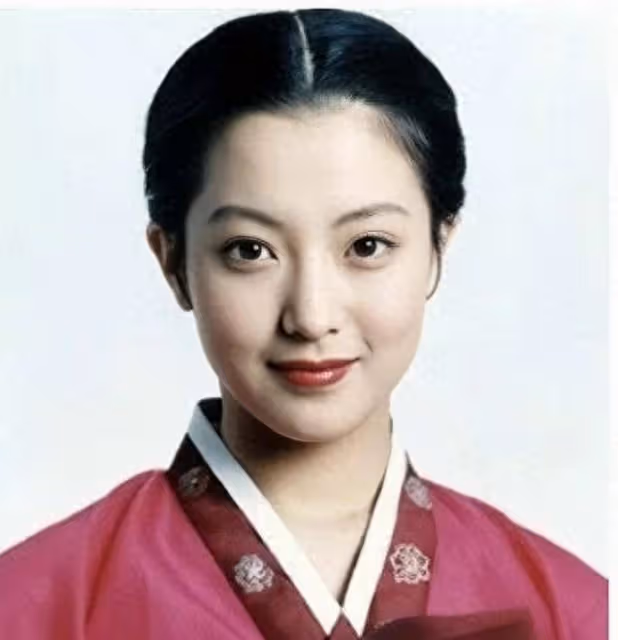 金喜善因女兒丑被懷疑整容,說長開就好了,結果12年後被打臉了!