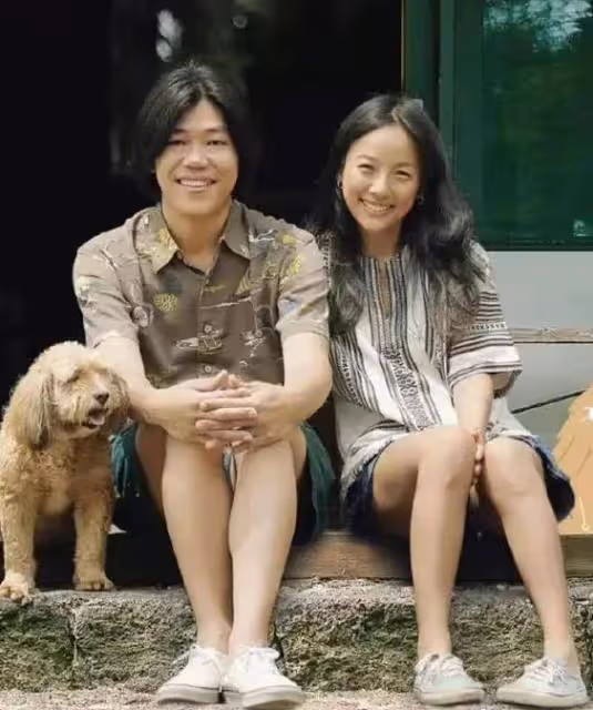 李孝利曬與老公親吻照慶祝結婚11周年:多虧你,我一直很好