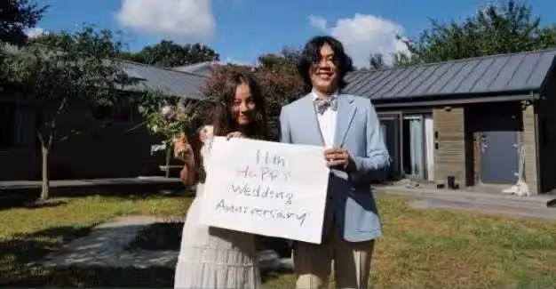 李孝利曬與老公親吻照慶祝結婚11周年:多虧你,我一直很好