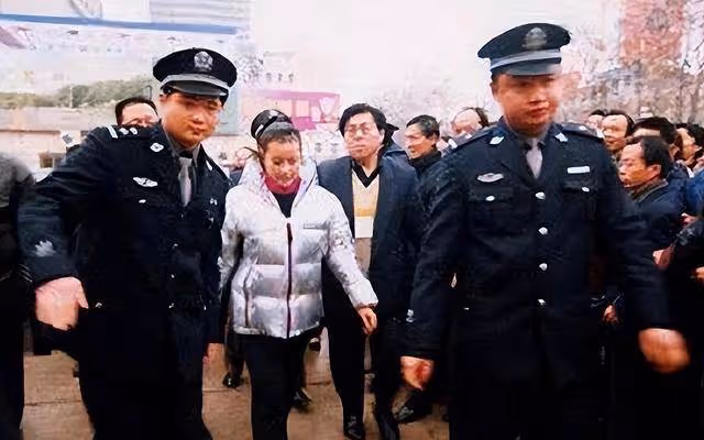 強行割韭菜年齡成謎,這一次,73歲的劉曉慶,不再被世界寬容