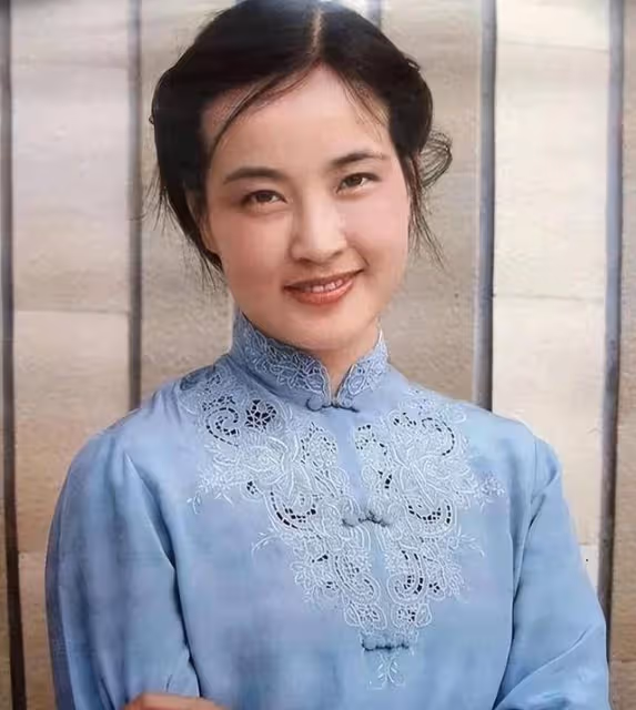 強行割韭菜年齡成謎,這一次,73歲的劉曉慶,不再被世界寬容