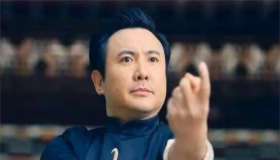 明星曝光過的娛樂圈黑幕,陪睡陪玩不算什麼,現實一個比一個噁心