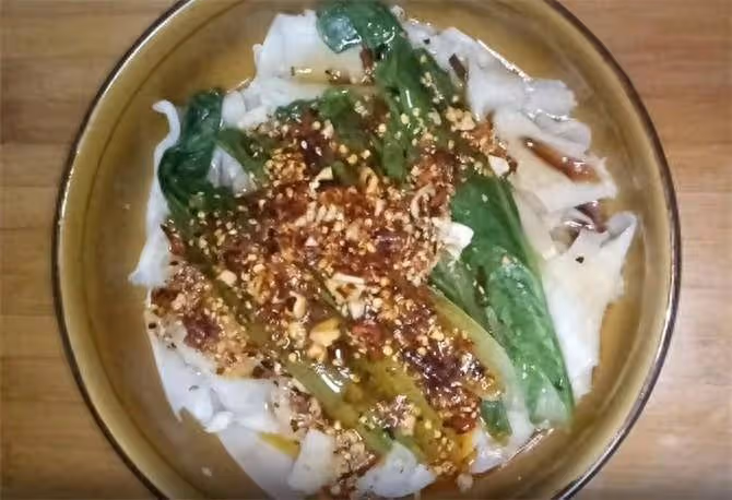 油潑褲帶面,只要注意這兩點,你也能把面抻的很長,還不會扯斷