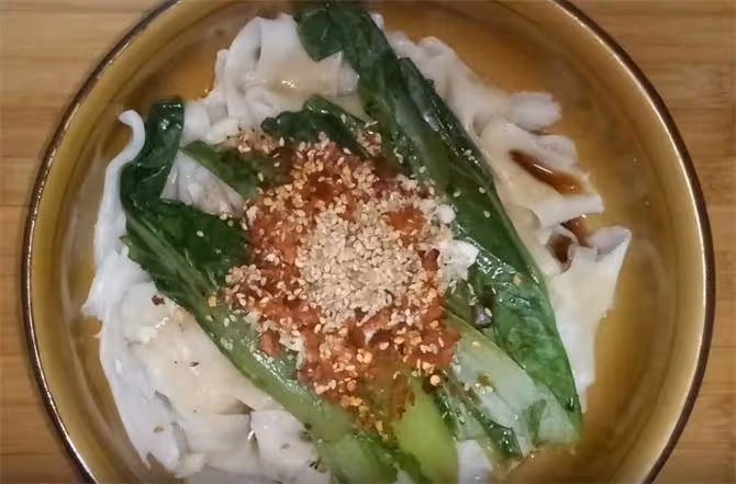 油潑褲帶面,只要注意這兩點,你也能把面抻的很長,還不會扯斷