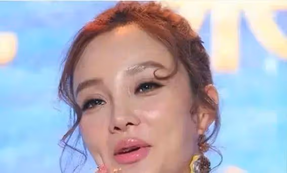 昔日女神變路人?李小璐街拍照曝光,網友驚呼:這還是那個甜甜的璐璐嗎?