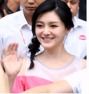 官司焦灼,大S再塑完美媽形象,網友搜證,鐵證駁斥大S真面目!