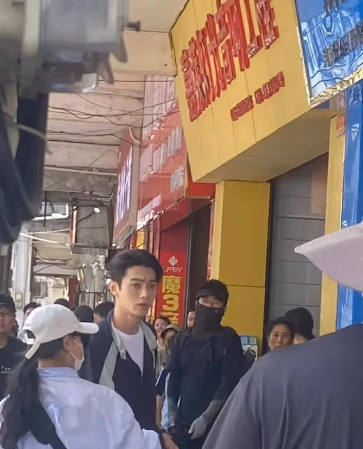 偶遇許凱海口拍戲,又高又帥為藝術獻身,熱到皺眉也堅持!