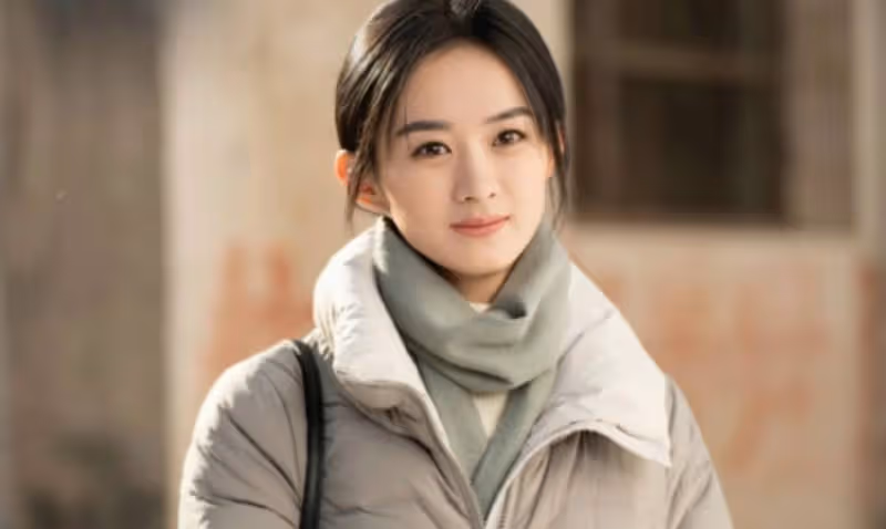 36歲趙麗穎新片又演媽,素顏出場一臉滄桑,卻遮不住高顏值