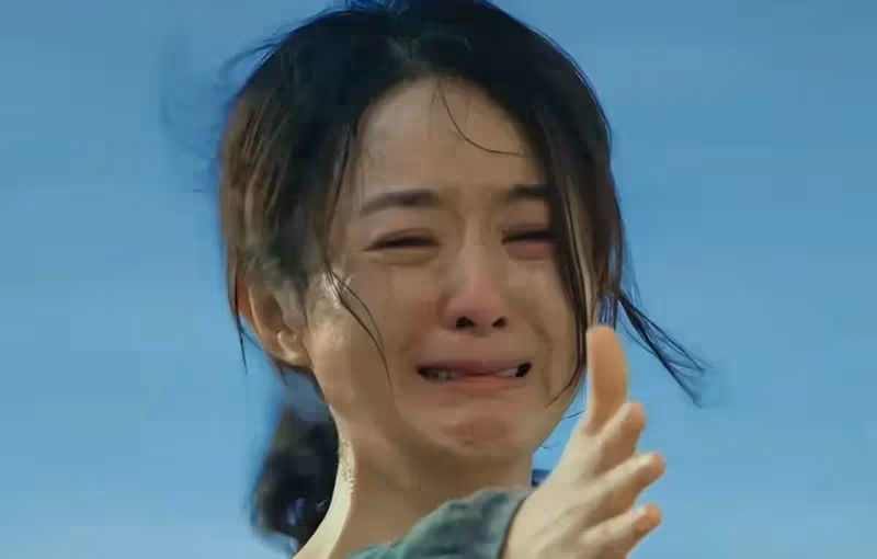 36歲趙麗穎新片又演媽,素顏出場一臉滄桑,卻遮不住高顏值