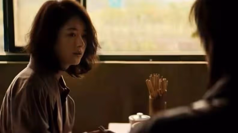 36歲趙麗穎新片又演媽,素顏出場一臉滄桑,卻遮不住高顏值
