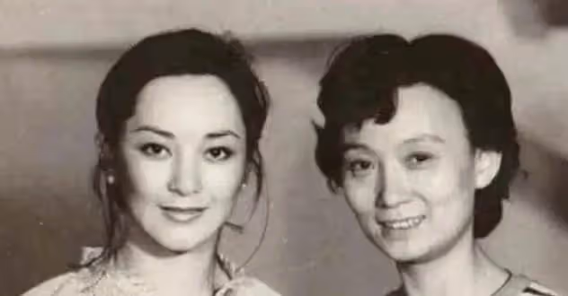 為和原配「共侍一夫」她主動絕育,拚命賺錢養活一大家子,堪稱最逆天小三