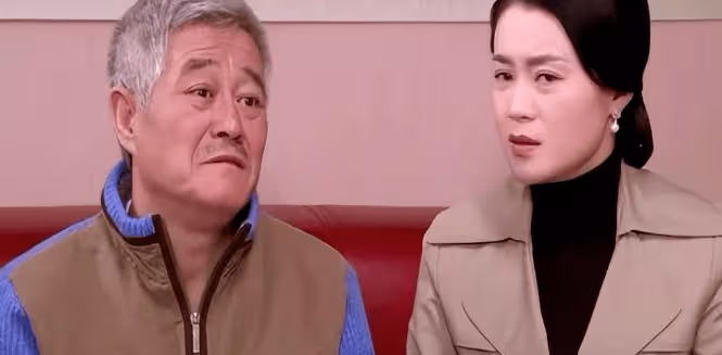 與趙本山緋聞纏身,41歲無人敢娶,關婷娜20年力捧不簡單