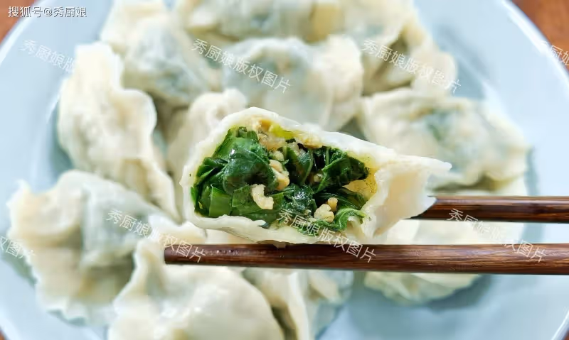 這菜全身是寶,別只吃根莖,葉子才是寶,鮮嫩營養高,包餃子真香