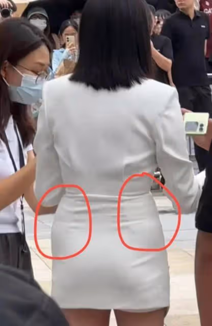 關曉彤大玩火辣熟女范兒!一身銀色閃亮短裙秀大長腿太撩人