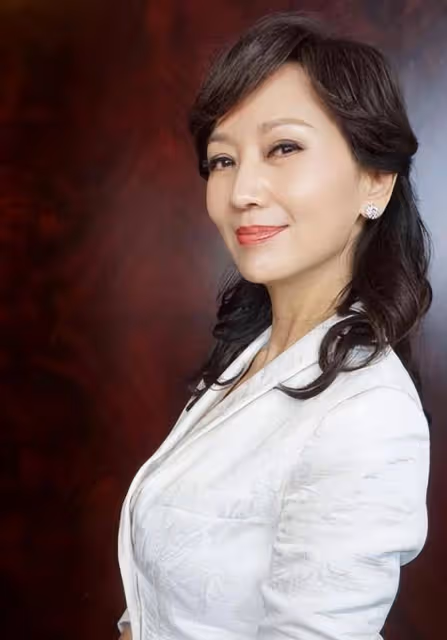 趙雅芝全家福引發熱議:71歲「白娘子」的傳奇人生