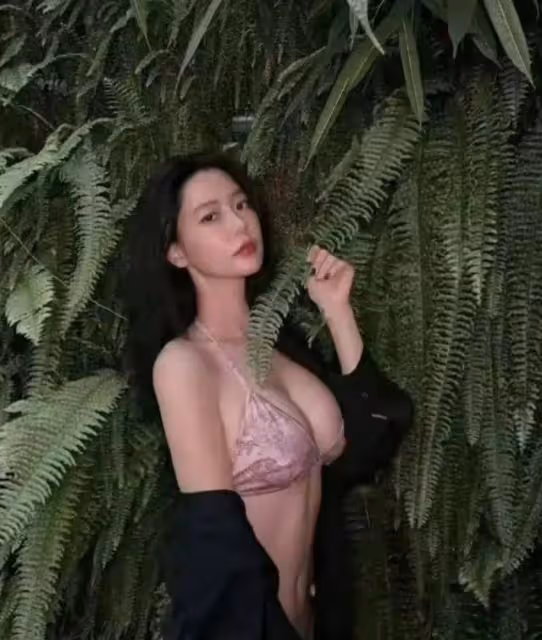 震驚!克拉拉寫真集驚艷全球:一個眼神背後藏著的千言萬語
