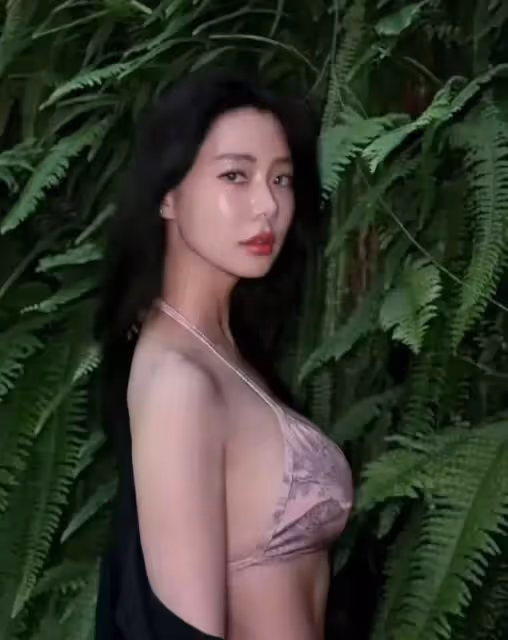 震驚!克拉拉寫真集驚艷全球:一個眼神背後藏著的千言萬語