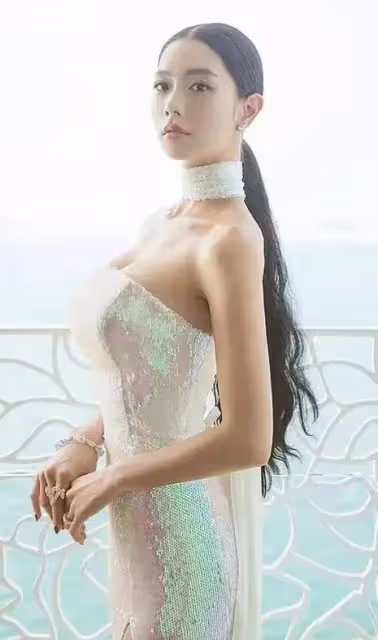 震驚!克拉拉寫真集驚艷全球:一個眼神背後藏著的千言萬語