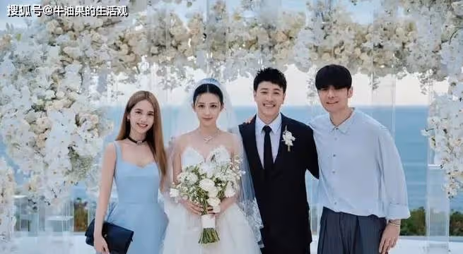 潘瑋柏4歲女兒首曝光，一家三口游迪士尼，曾被王思聰內涵到破防