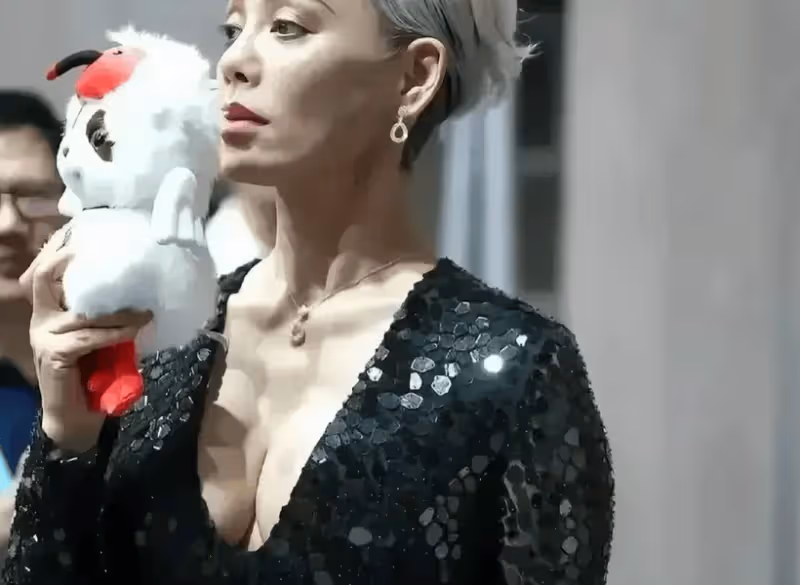 太嚇人了!這些明星突然就老的不成樣子了,網友:歲月真沒優待誰