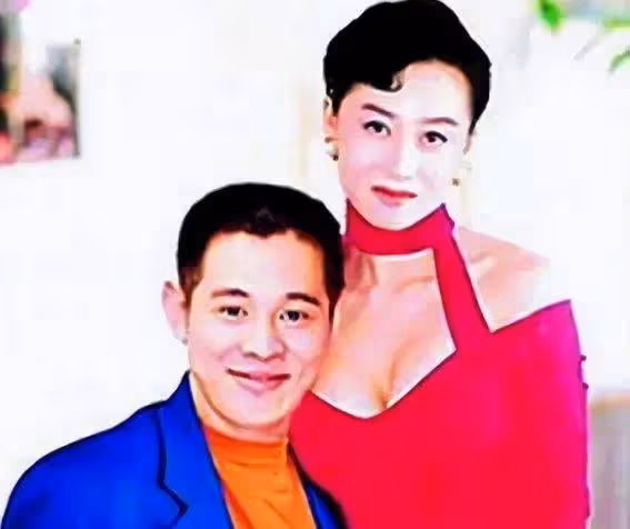 震驚!李連杰女兒命運天差地別,親爹態度大不同,網友:這也太...