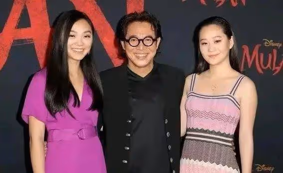震驚!李連杰女兒命運天差地別,親爹態度大不同,網友:這也太...