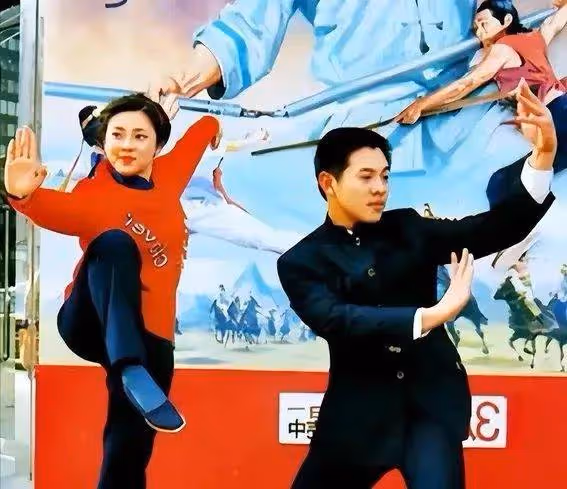 震驚!李連杰女兒命運天差地別,親爹態度大不同,網友:這也太...