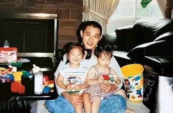 震驚!李連杰女兒命運天差地別,親爹態度大不同,網友:這也太...