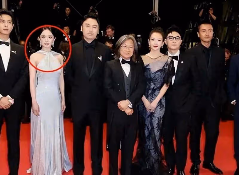 趙麗穎的副乳,楊冪的扁屁股,鞠婧禕的腿,女明星的身材也很真實!