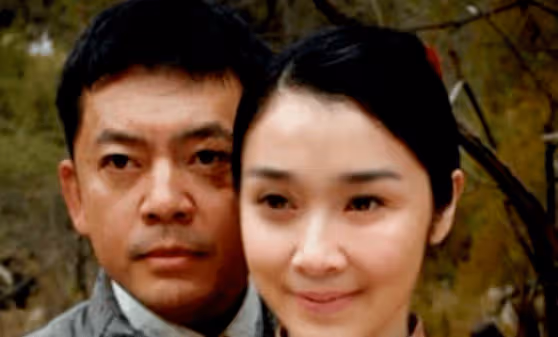 國家一級演員,為啥結婚多年無緋聞?看到他妻子就明白了,難怪當初拒絕鞏俐