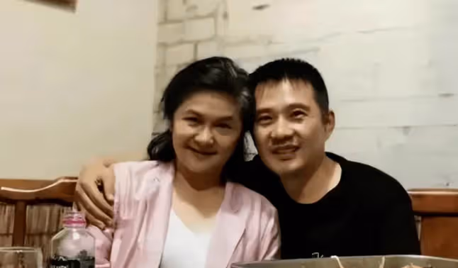 他是著名演員,愛人是真不漂亮,他們卻相守20年,她有什麼魅力?