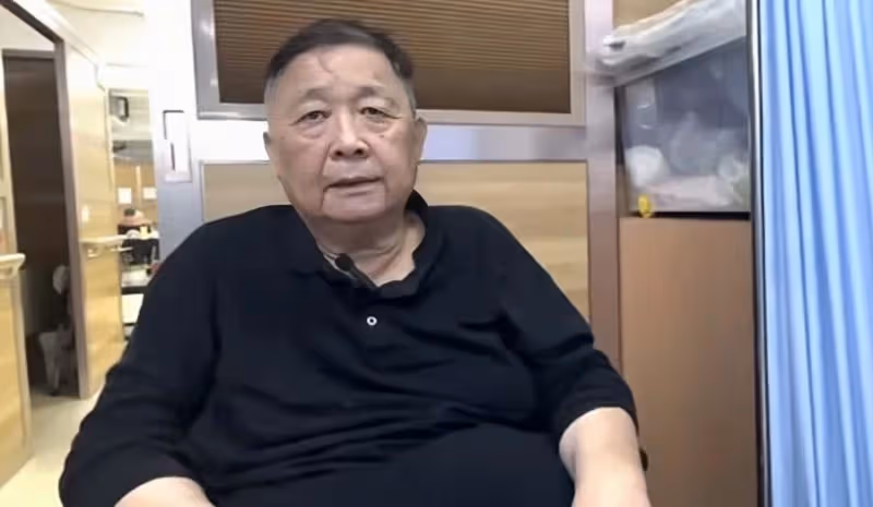 TVB老戲骨與女友分手,雙腳浮腫每天穿尿片,欠債60萬隨時破產