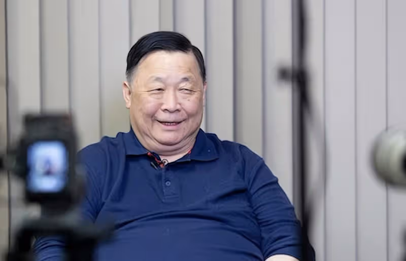 TVB老戲骨與女友分手,雙腳浮腫每天穿尿片,欠債60萬隨時破產