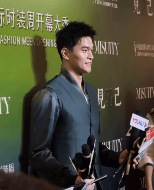 劉琳阿雲嘎孫楊李思思罕見同框,一個真高,一個真帥,一個很隨和