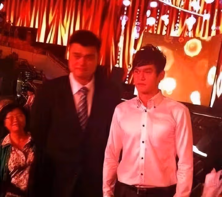 劉琳阿雲嘎孫楊李思思罕見同框,一個真高,一個真帥,一個很隨和