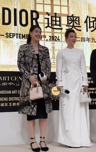 張雨霏黃雅瓊等人現身迪奧展,她倆好美好有氣質,鄭思維太帥了