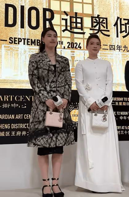 張雨霏黃雅瓊等人現身迪奧展,她倆好美好有氣質,鄭思維太帥了