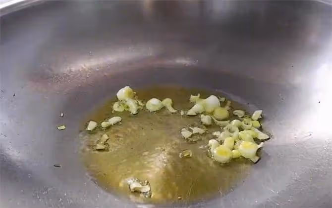 東北白菜凍豆腐,燉菜中最簡單的,鮮熱香,秋天吃一口太過癮了