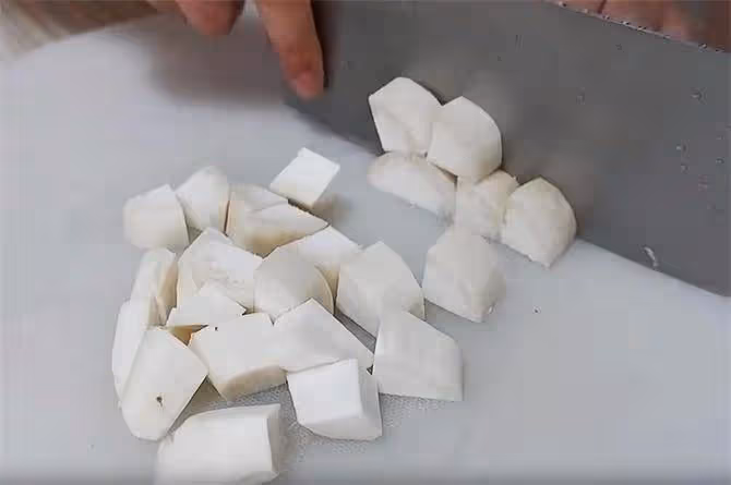 拿肉都不換的杏鮑菇做法,放的蒜比杏鮑菇還多,鮮香嫩滑,真過癮