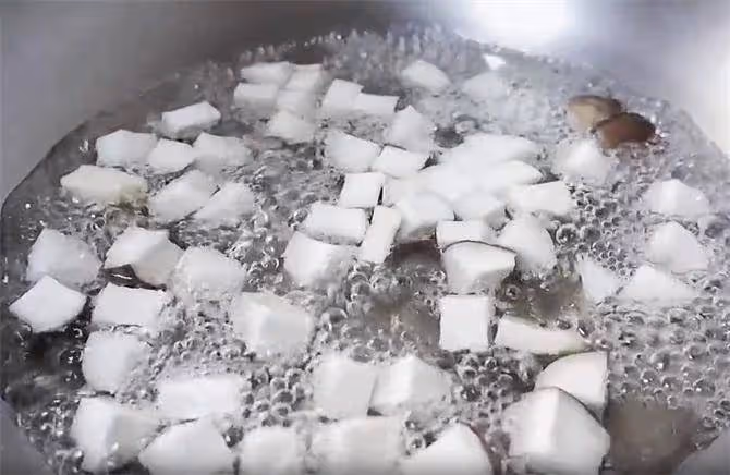 拿肉都不換的杏鮑菇做法,放的蒜比杏鮑菇還多,鮮香嫩滑,真過癮