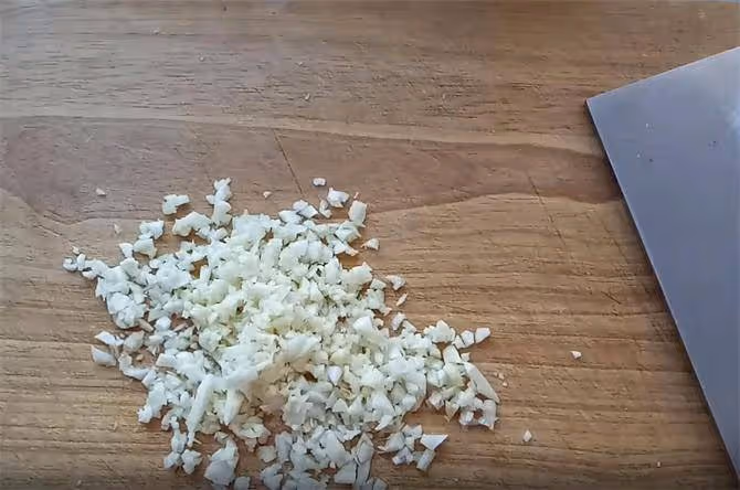 金針菇和粉絲放在一起,不用炒不用煮,15分鐘出菜,味道太好了
