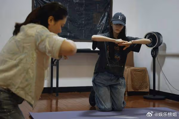 迪麗熱巴素顏照曝光! 眾人驚「越素越好看」:漂亮得太過分了