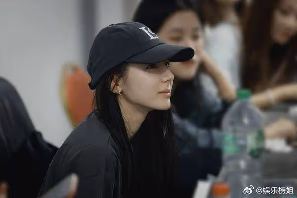 迪麗熱巴素顏照曝光! 眾人驚「越素越好看」:漂亮得太過分了