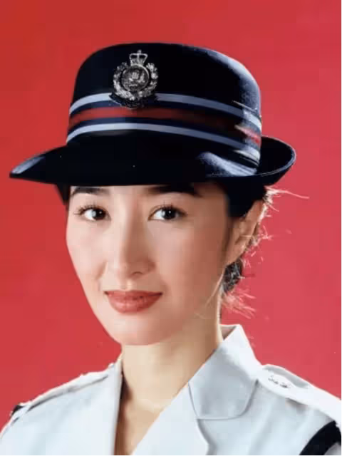 TVB首屆視後為30年老友慶祝生日,令粉絲驚嘆60歲與舊照對比毫無差距