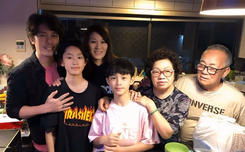 香港男星出軌遭女友發現,拍多段親密視頻,經常吃壯陽藥補身體